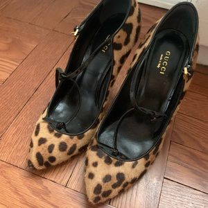 Gucci pumps leopard- like new!